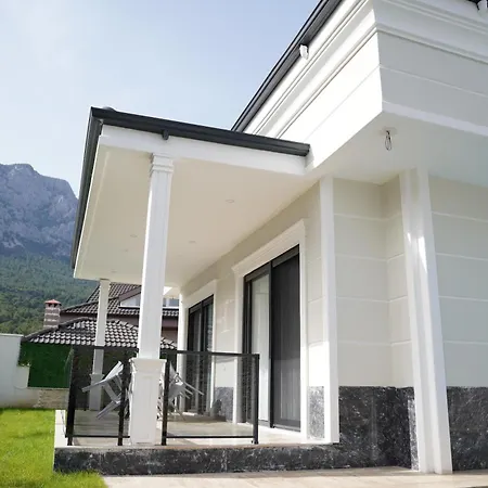Zegin Villari Villa *